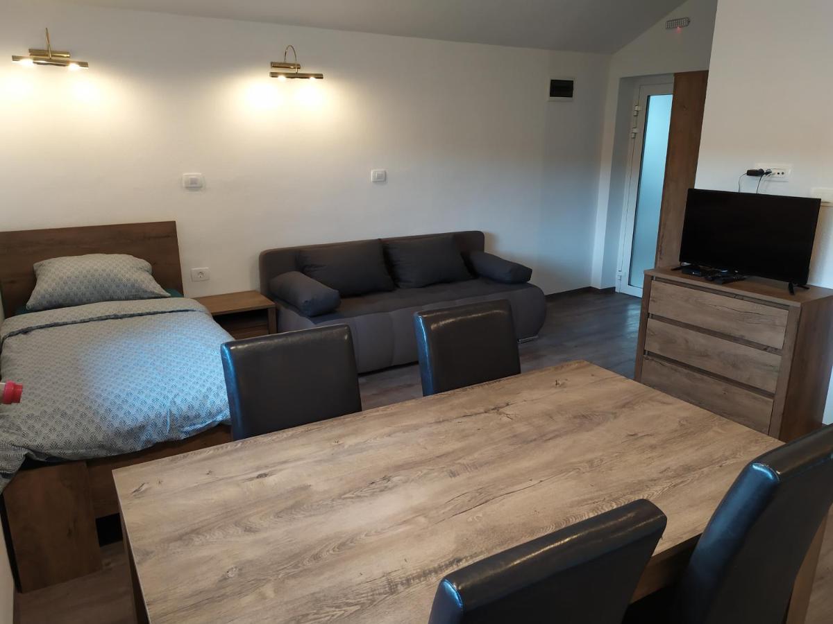 Gostilna Ulcar Hotel Ig Exterior photo